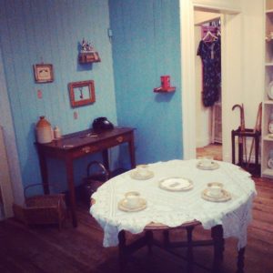 Jonathan and Annie's Antique unit in Hay